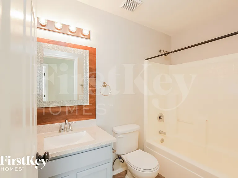 1820 S 106th Ln — Photo 14
