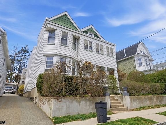 2nd image of 27 Longview St