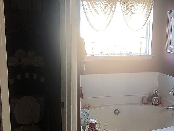 2nd image of 513 Country Glen Dr