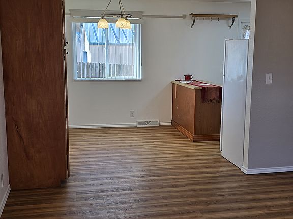 Vinyl plank flooring throughout