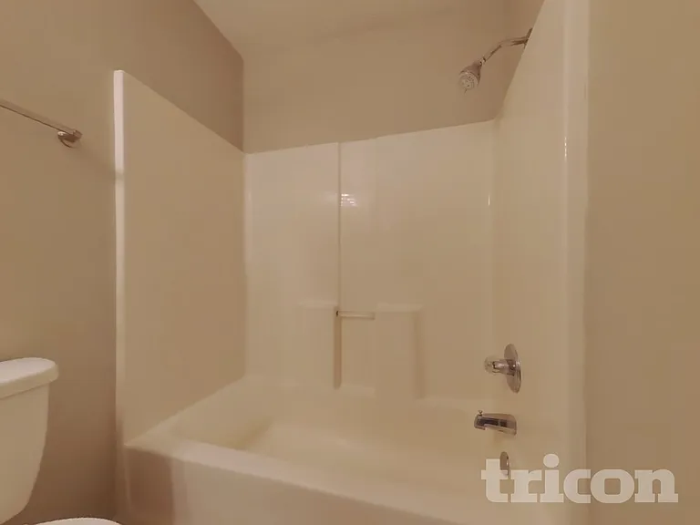 477 Yorktown Ln — Photo 13