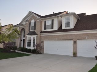 112 Rosewood Dr, Streamwood, IL 60107