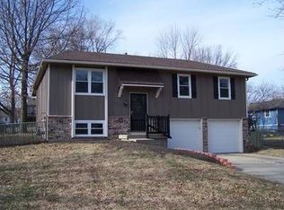 1006 Tarsney Ln, Buckner, MO 64016