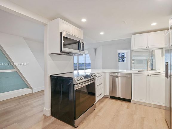 2nd image of 552 NE 34th St #2107