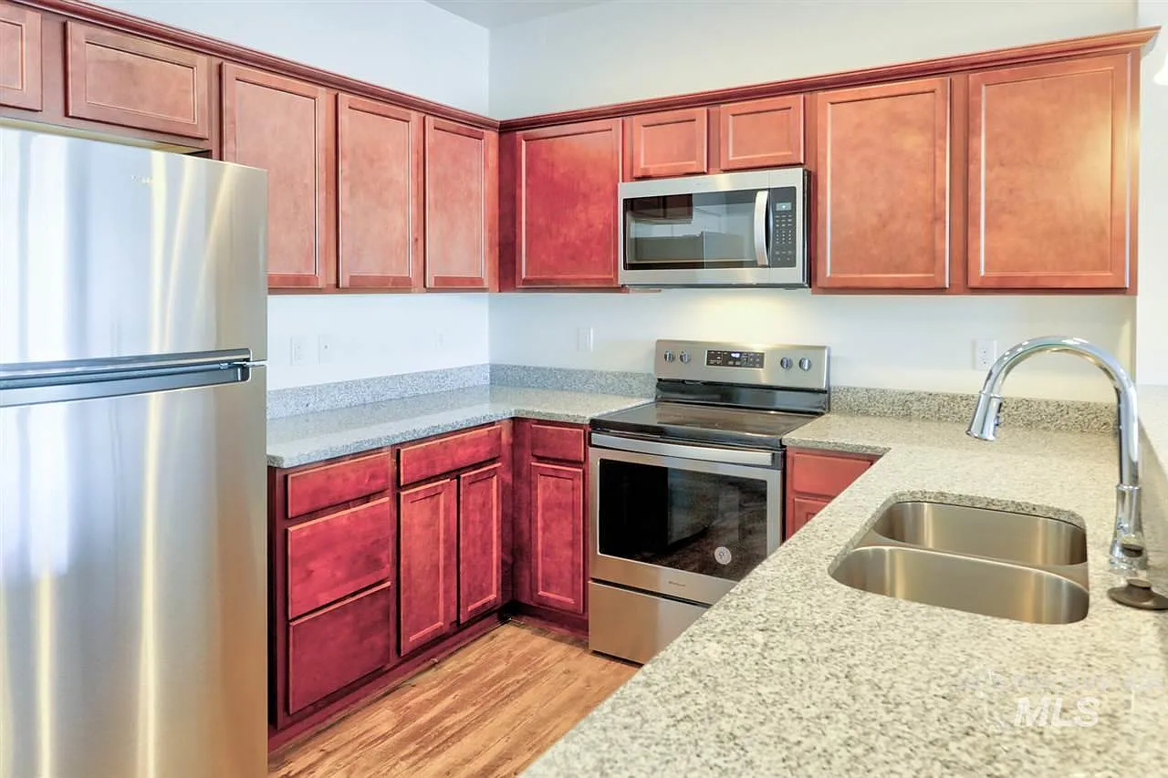 2 bed, 2.5 bath, 1128 sqft, $1,750 — Photo 4