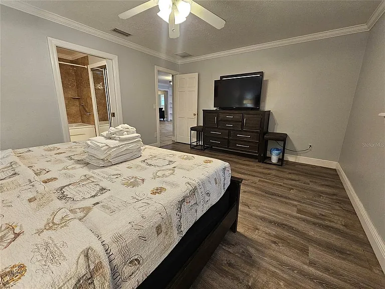2130 Pinehurst St — Photo 11