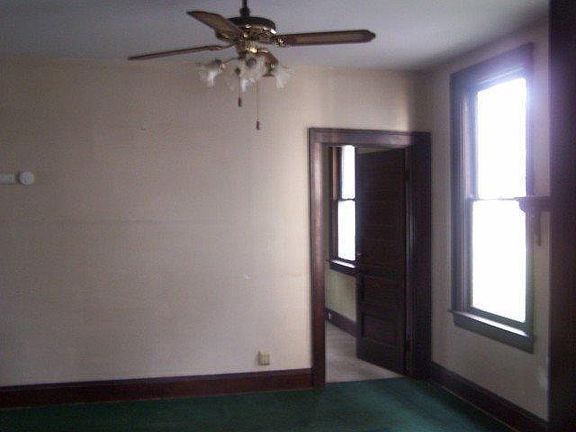 3rd image of 611 Franklin St
