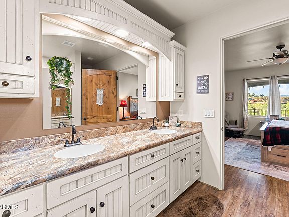 4th image of 960 W MCLEAN Drive