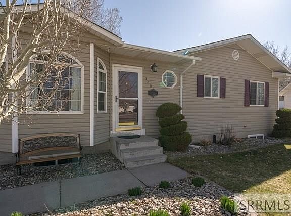 5th image of 376 Susan Dr