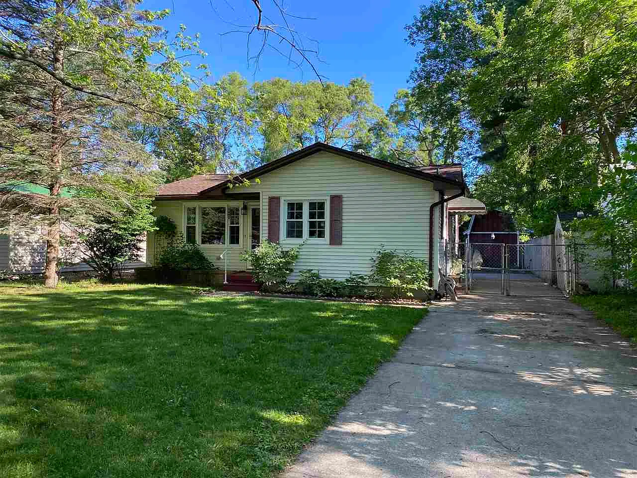 2987 Berthiaume Dr photo 1