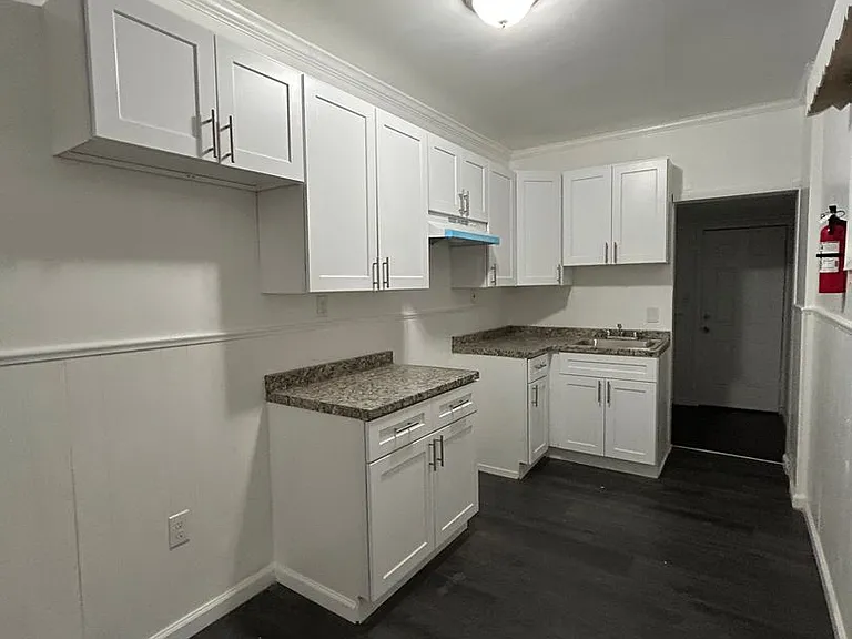 739 Beatty St — Photo 2