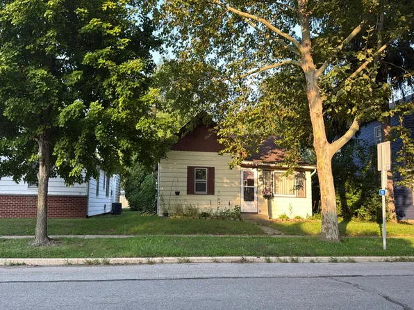 611 S Monticello St, Winamac, IN 46996