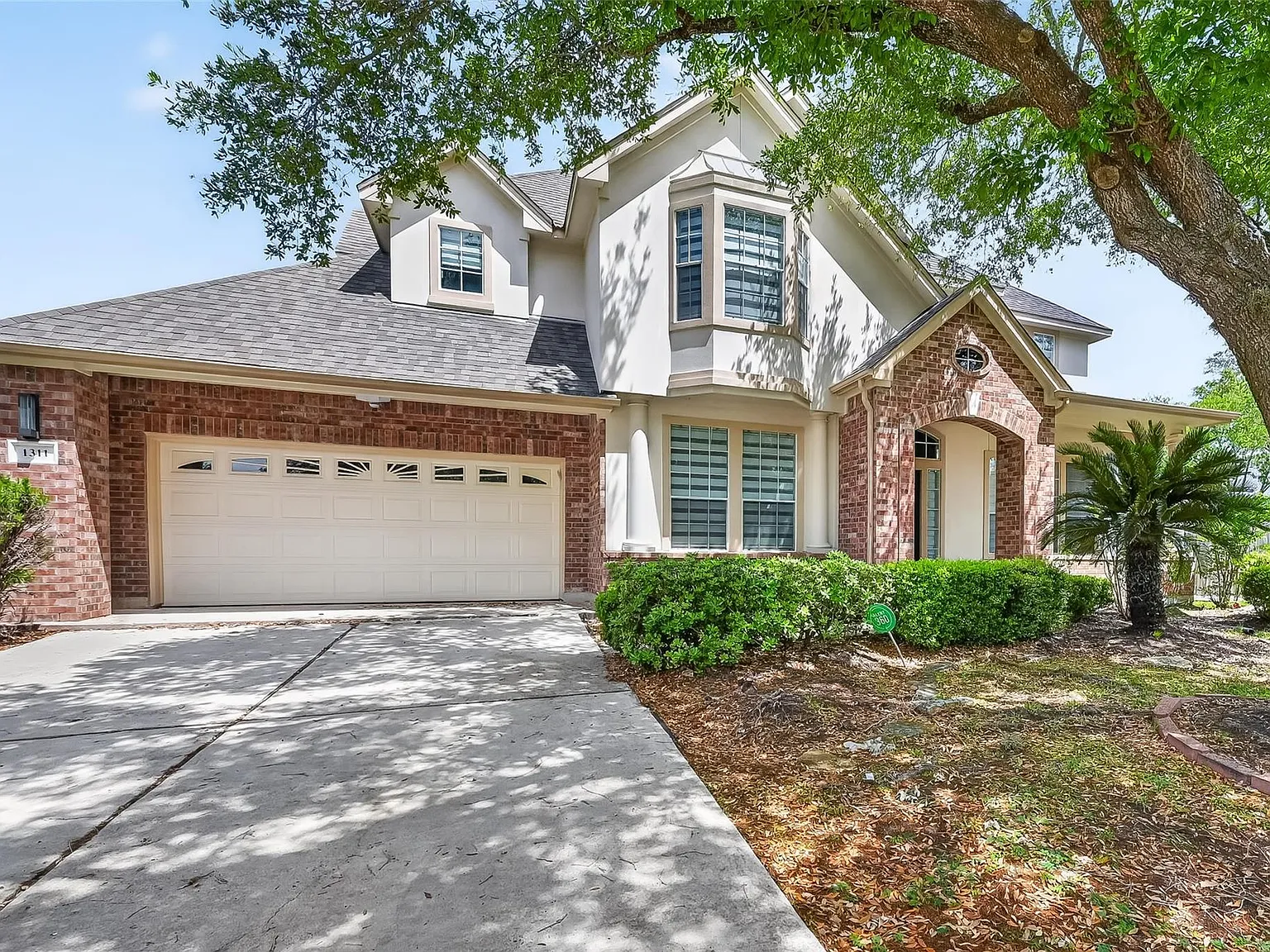 5 bed, 5.0 bath, 3853 sqft, $3,200 — Photo 1