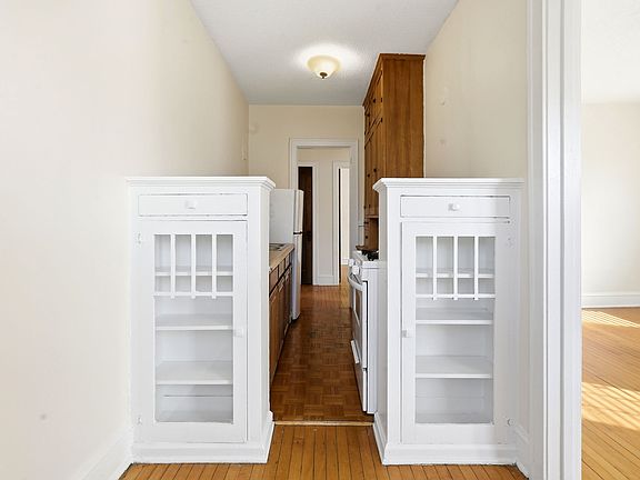 5th image of 220 E 19th St APT 307