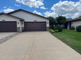 1888 Vierling Dr E, Shakopee, MN 55379