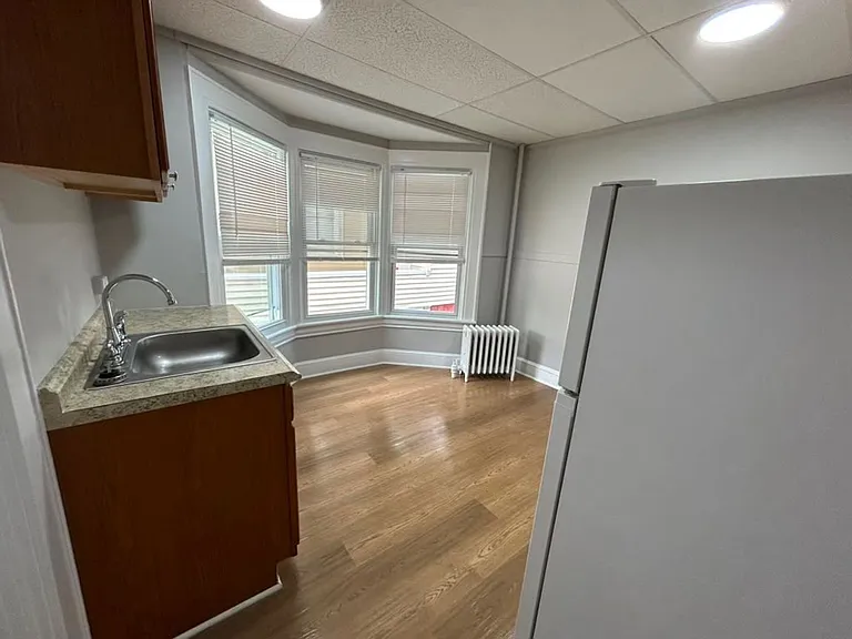 107 Broad St — Photo 10