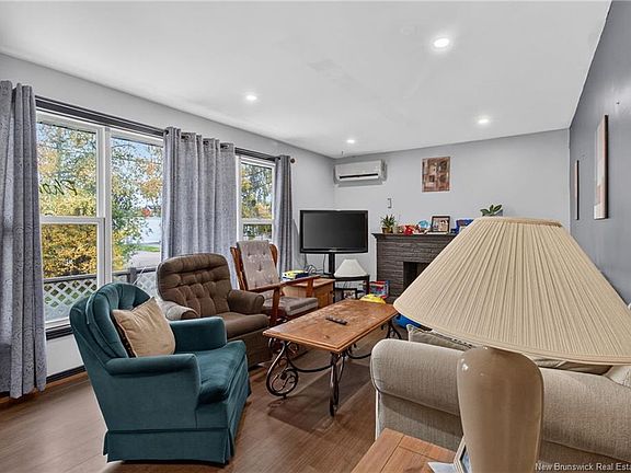 5th image of 52 Boyd St
