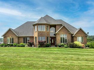 9255 Nicholas Ct, Dubuque, IA 52003