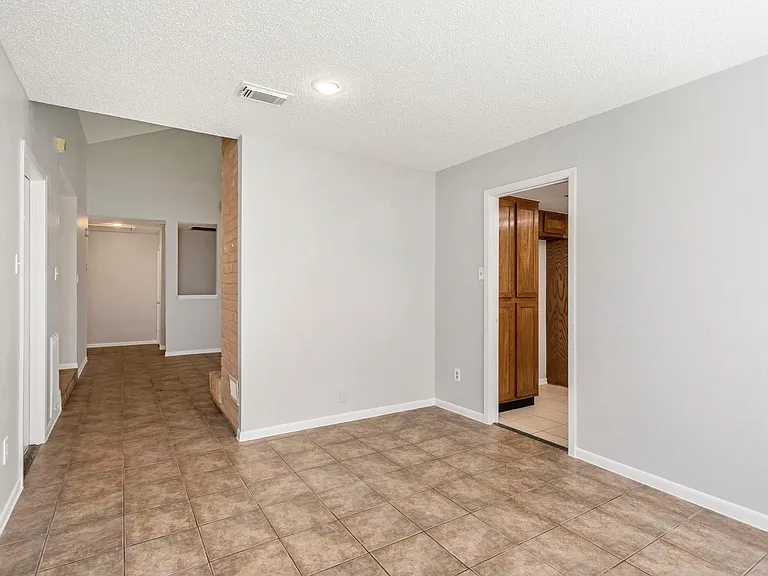 2015 Braesmeadow Ln — Photo 13