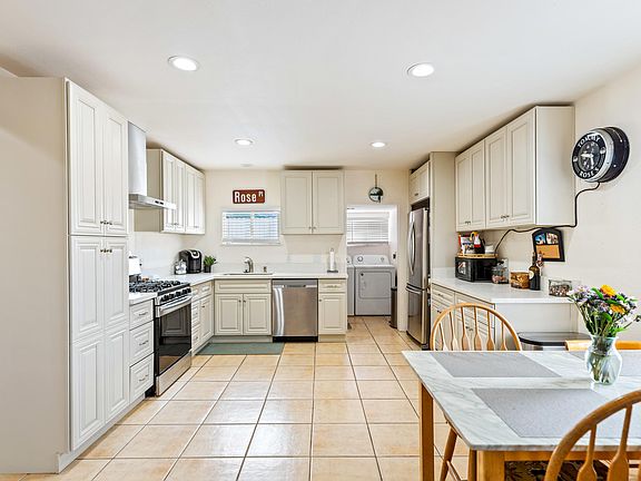 5th image of 125 Comstock Dr