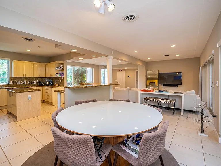 E Broadview Dr — Photo 9