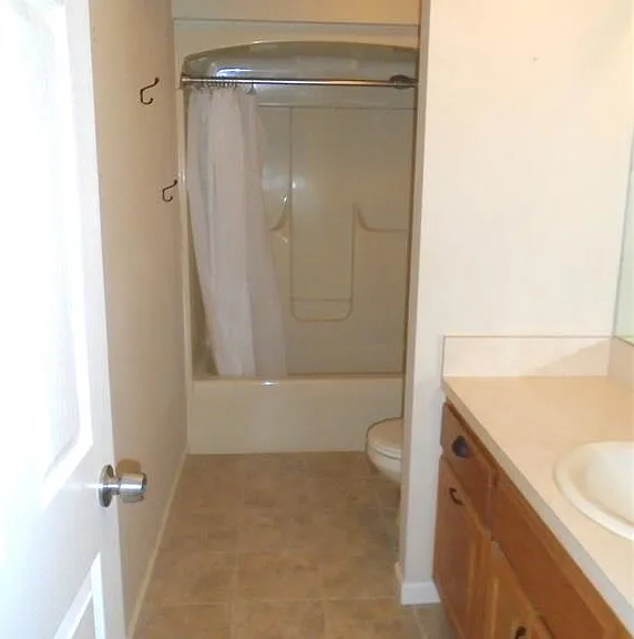 1109 Peachtree Ct — Photo 25