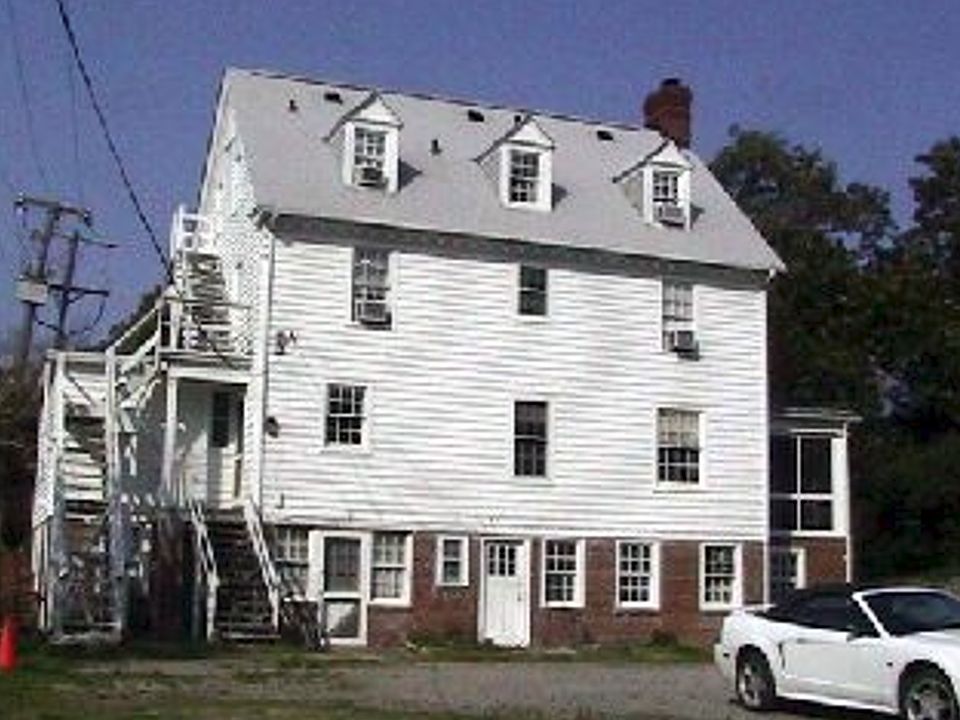 EXTERIOR REAR