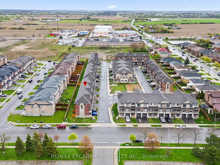 19 Picardy Dr #4 — Photo 37
