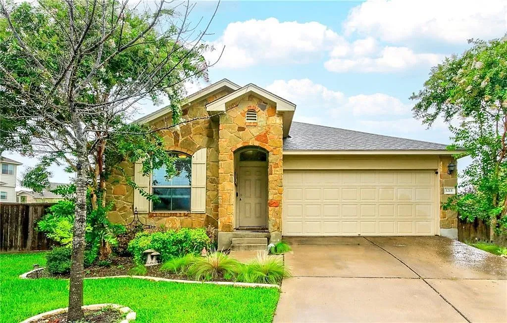 3 bed, 2.0 bath, 1863 sqft, $2,350 — Photo 1