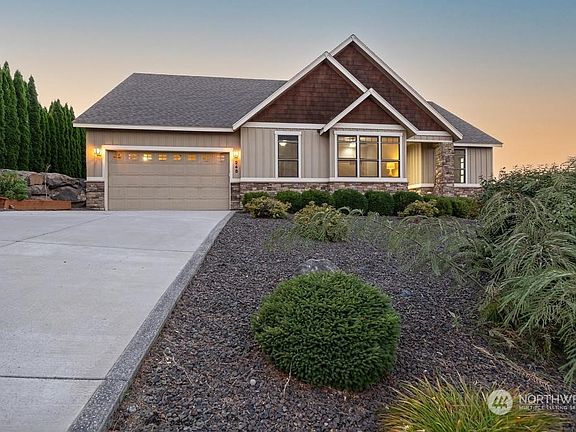 3rd image of 245 Edgewood Drive