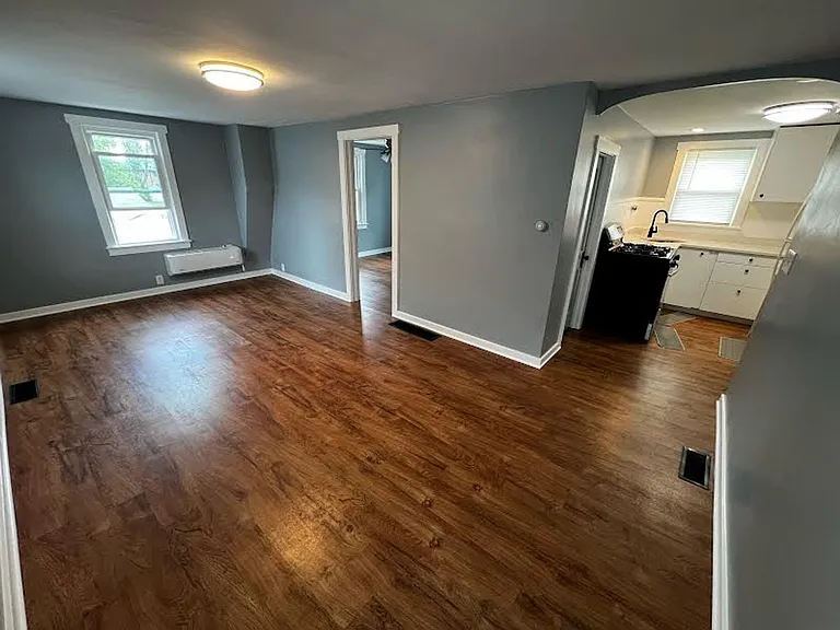 4523 1/2 S Harmon St — Photo 4