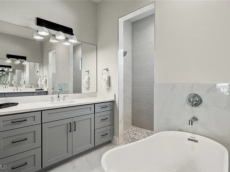 5240 Tower Dr — Photo 25