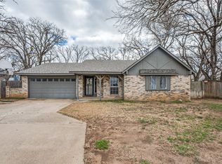 2116 Holt Rd, Arlington, TX 76006