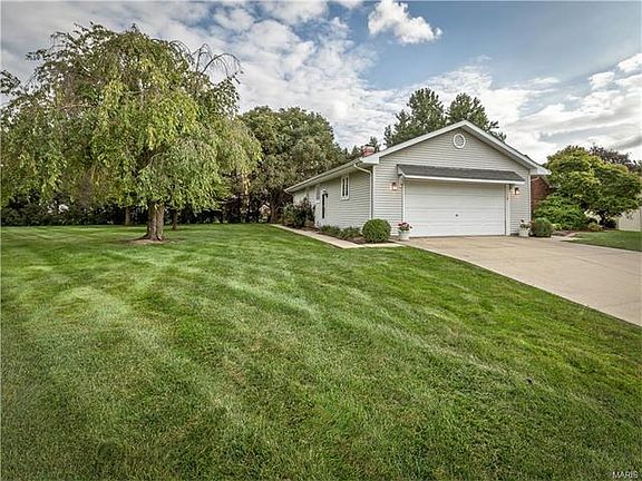 3rd image of 12 Cottonwood Glen Dr