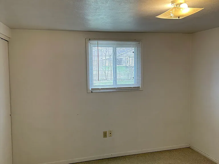 661 Grove Ln — Photo 9