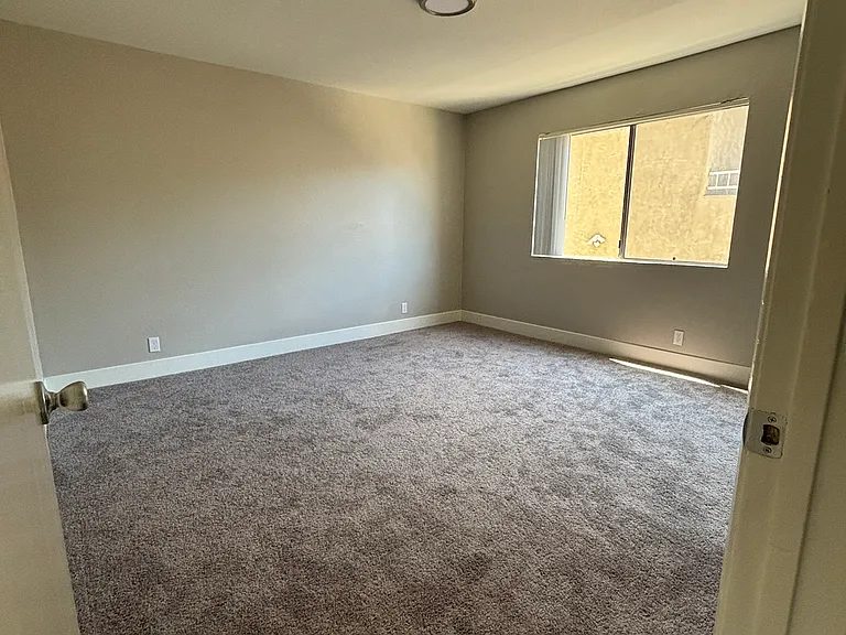 14530 Lemoli Ave #5 — Photo 4