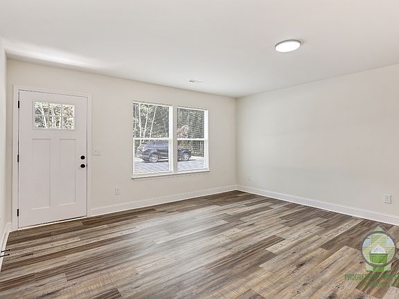 2nd image of 113 Lyman Lodge Rd