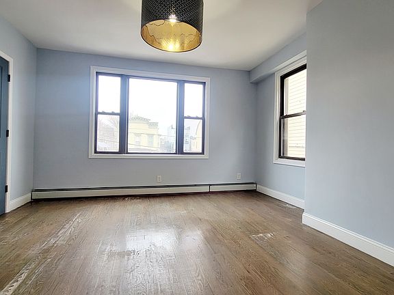 5th image of 29 Pearsall Ave #3