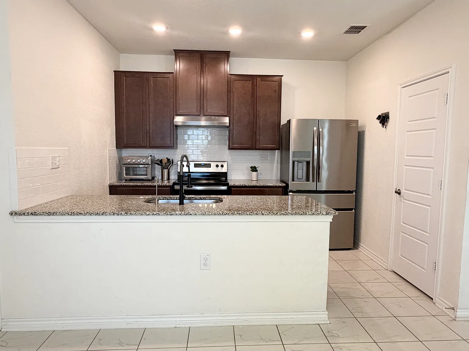 3 bed, 1417 sqft, $1,700 — Photo 3
