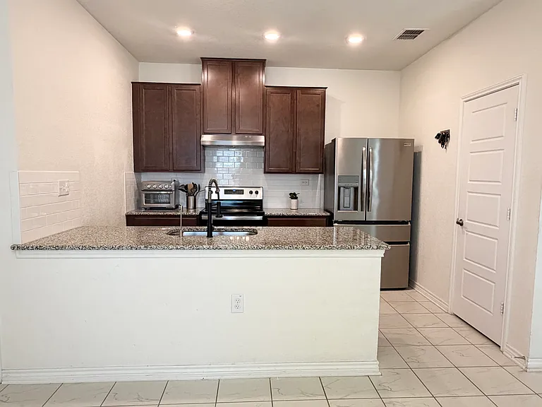5530 Castle Brook Dr — Photo 8