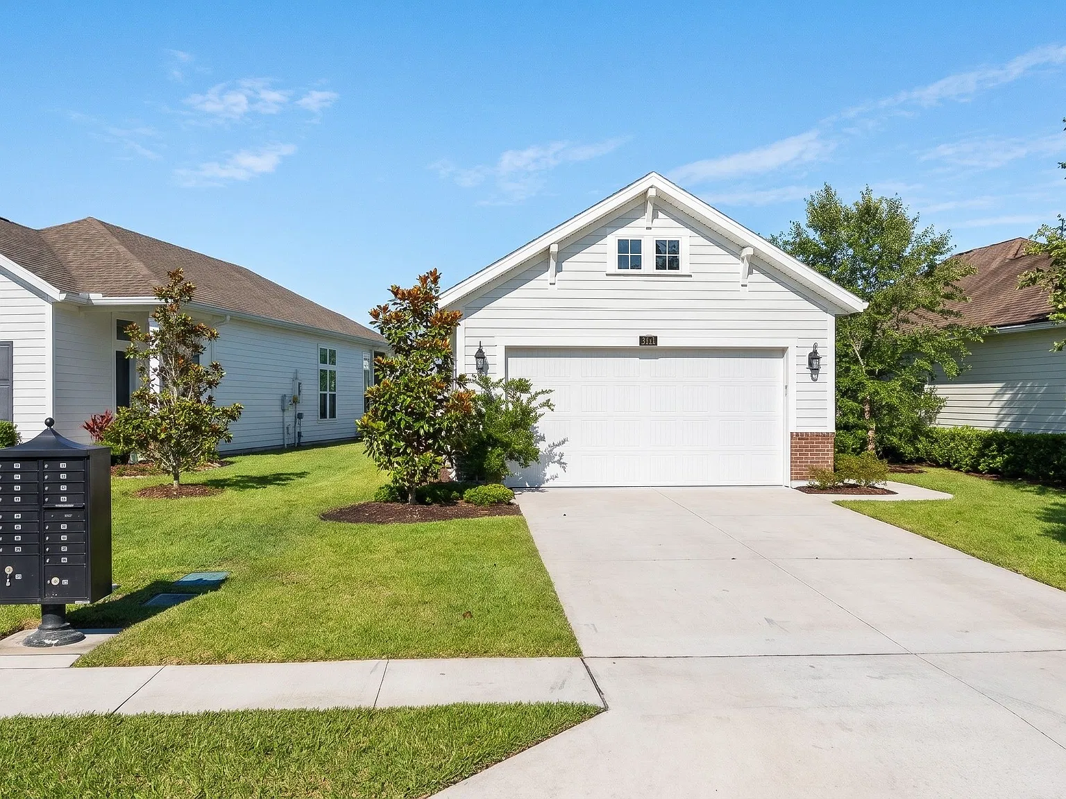 3 bed, 2.0 bath, 1602 sqft, $3,175 — Photo 1