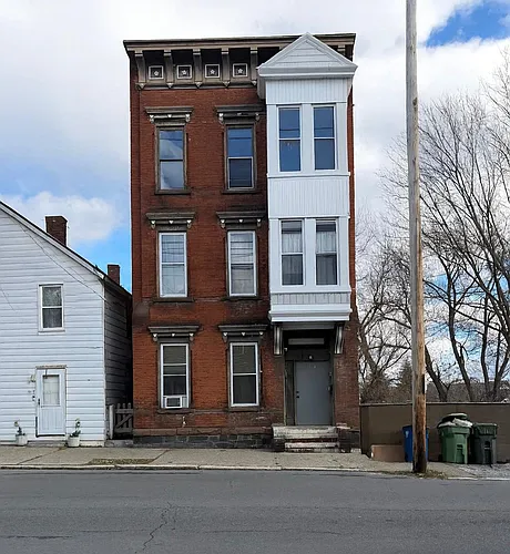 164 Main St #1 Photo 1