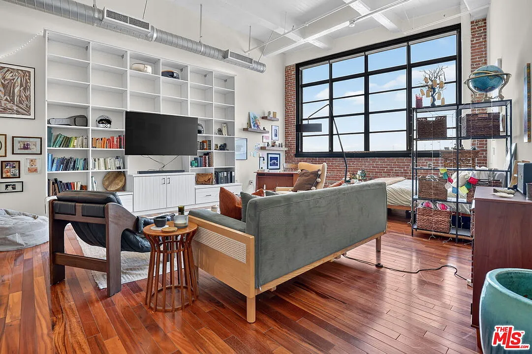 Studio, 1.0 bath, 1147 sqft, $3,995 — Photo 2