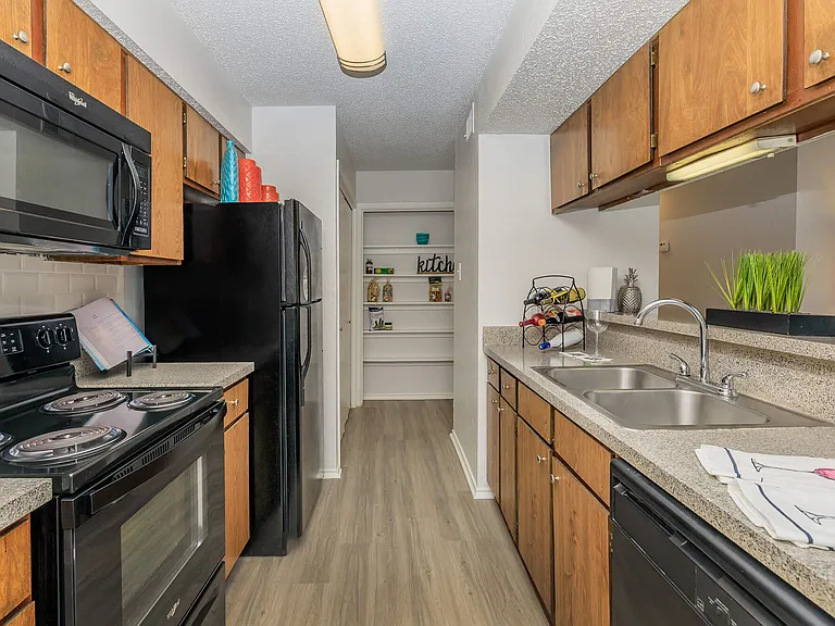 One Townecrest Apartments — Photo 2