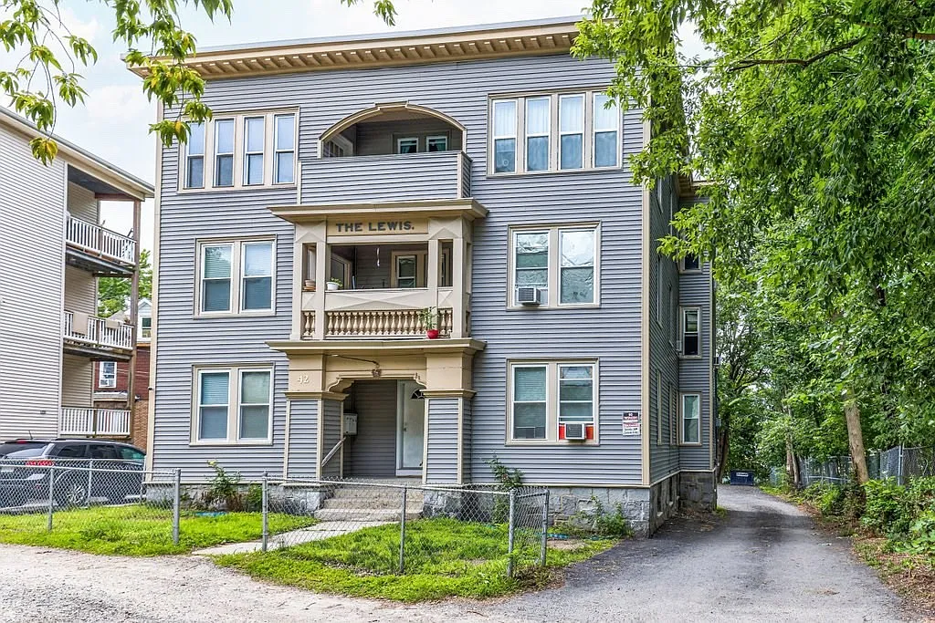 42 Lewis St — Photo 1