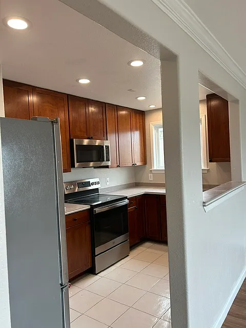 1 bed, 740 sqft, $3,300 — Photo 3