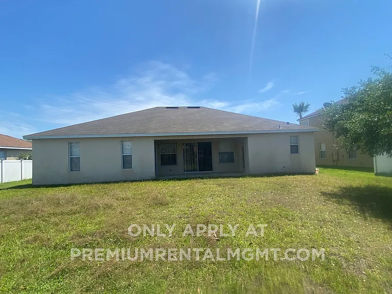 1239 Dunbrooke St — Photo 37
