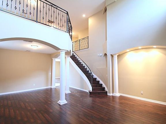 4th image of 2976 Camino Real Dr S