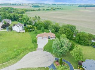 2200 Maddens Dr, Sterling, IL 61081