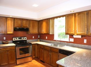 953 Bell Rd, Chagrin Falls, OH 44022